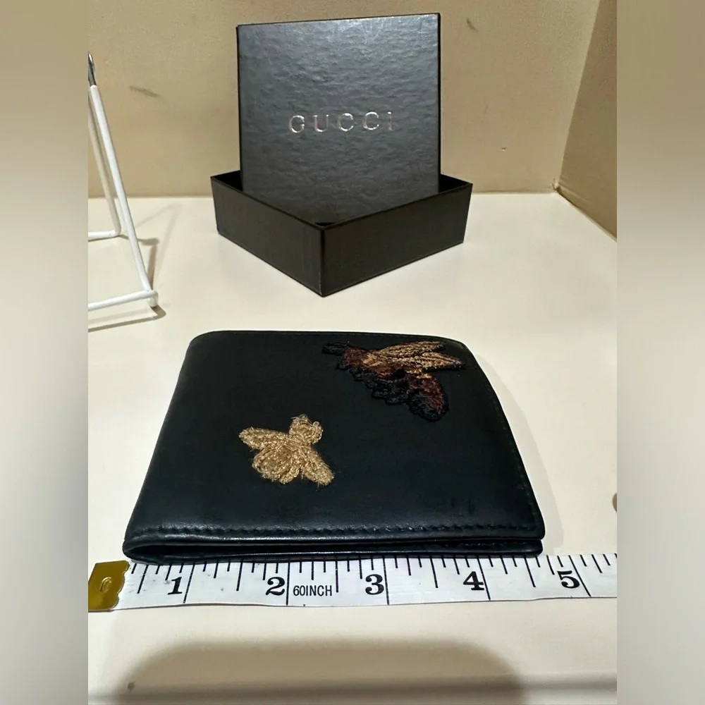 Gucci Bee Bifold Leather Wallet W/built in MoneyClip and Box